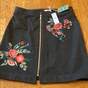 Ann Taylor loft embroidered skirt size 6 NWT